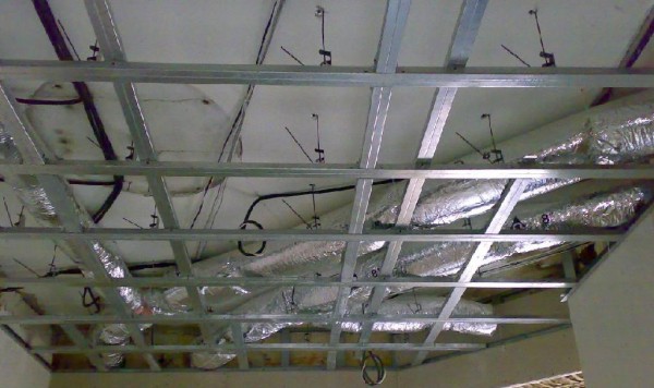 как установить на потолок гипсокартон
